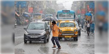 Read more about - Weather Update | আগামী ২৪ ঘণ্টায় বদলাবে কলকাতার আবহাওয়া, একনজরে আজকের আবহাওয়া আপডেট!