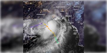 Read more about - Cyclone Dana Update | স্থলভাগের আরও কাছে 'দানা'! ল্যান্ডফলের সময় বঙ্গে ঝড়ের গতি হতে পারে ঘণ্টায় ৮০ থেকে ৯০ কিলোমিটার