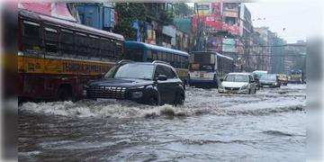 Read more about - Heavy Rain | নিম্নচাপ পরিণত হতে পারে গভীর নিম্নচাপে, দক্ষিণবঙ্গের দুটি জেলায় জারি লাল সতর্কতা! ভারী বর্ষণে ভিজবে কলকাতাও!