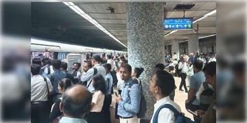 Read more about - Kolkata Metro | সাতসকালে রবীন্দ্র সদনে থমকে গেলো মেট্রো, ব্যাহত পরিষেবা, চরম ভোগান্তিতে নিত্যযাত্রীরা