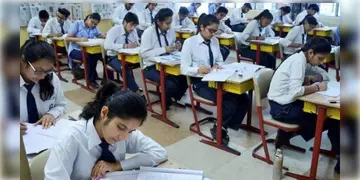 Read more about - HS Exam | পুরনো পাঠক্রমে শুরু উচ্চমাধ্যমিক পরীক্ষা, এদিকে মহানগরের রাস্তায়  বিক্ষোভে বাম ছাত্র সংগঠন