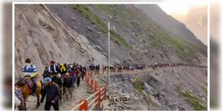 Read more about - Amarnath Yatra | পাহাড় থেকে ছিটকে আসা পাথরের আঘাতে মৃত্যু পুণ্যার্থীর! বন্ধ অমরনাথ যাত্রা!
