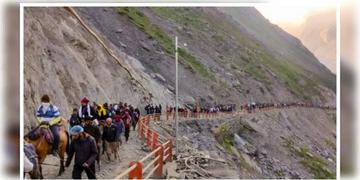 Read more about - Amarnath Yatra | পাহাড় থেকে ছিটকে আসা পাথরের আঘাতে মৃত্যু পুণ্যার্থীর! বন্ধ অমরনাথ যাত্রা!