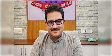 Read more about - Manoranjan Mondal | বয়ানে অসঙ্গতি, কয়লা পাচার মামলায় গ্রেপ্তার প্রাক্তন ওসি মনোরঞ্জন মণ্ডল