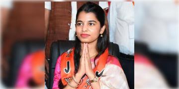 Read more about - Maithili Thakur | এবার রাজনীতির ময়দানে মৈথিলী ঠাকুর! আলিনগরে প্রতিভাবান গায়িকাকে প্রার্থী করলো বিজেপি