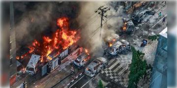 Read more about - Bangladesh Anti Quota Protest | বাংলাদেশে কোটা বিরোধী আন্দোলনে মৃতের সংখ্যা বেড়ে প্রায় ৩০! ‘রক্ত মাড়িয়ে সংলাপ নয়’ হুঙ্কার আন্দোলনকারীদের!