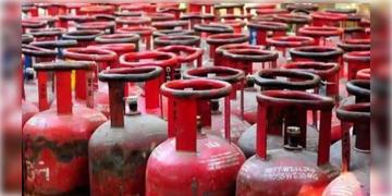 Read more about - LPG Connection | ঠিকানা বদল হলেও সহজে মিলবে গ্যাস, জানুন LPG Connection ট্রান্সফার করার সহজ উপায়!