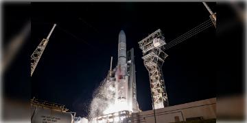 Read more about - Peregrine Mission | চাঁদমামাকে 'রিটার্ন গিফট' দিতে পাড়ি দেওয়া মহাকাশযানে ফুটো! 'শূন্যেই' কি মিলিয়ে যাবে এভারেস্টের টুকরো, DNA?