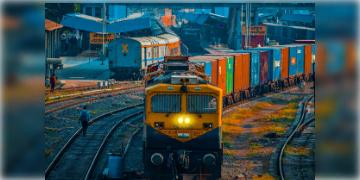 Read more about - Railway | রেলযাত্রার অভিজ্ঞতা হবে আরও উন্নত ও সুরক্ষিত, ৫৩টি VSS বসল পূর্ব রেলে!