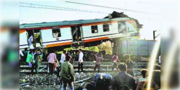 Read more about - Chhattisgarh Train Accident | ছত্তিশগড়ের ট্রেন দুর্ঘটনায় লাফিয়ে বাড়ছে মৃতের সংখ্যা! আহত অন্তত ২০