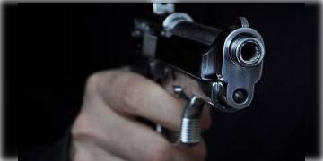 Read more about - দুষ্কৃতী তাণ্ডবে উত্তপ্ত রাতের কলকাতা, পুলিশকে লক্ষ্য করে চললো গুলি