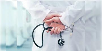 Read more about - Maharashtra | কোভিড আক্রান্তকে চিকিৎসা না করে, সরাসরি ‘মেরে ফেলা’-র নির্দেশ! কাঠগড়ায় মহারাষ্ট্রের চিকিৎসক