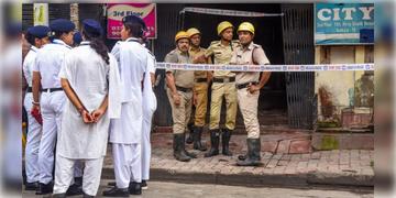 Read more about - New Market Fire | হোটেলে অগ্নিকাণ্ডের জের! আজ থেকে কলকাতায় শুরু যৌথ তদন্ত কমিটির বিশেষ অভিযান!