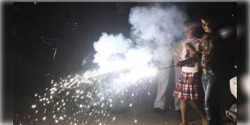 Read more about - কালীপুজো, দীপাবলিতে নিষিদ্ধ করা হলো বাজি! পুজো শুরুর আগে এমনটাই নির্দেশ কলকাতা হাই কোর্টের