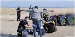 Read more about - UK | আমেরিকার পথে হাঁটল ব্রিটেনও! অবৈধ ভারতীয় অভিবাসীদের দেশে পাঠাচ্ছে লেবার সরকার! গ্রেফতার বহু!