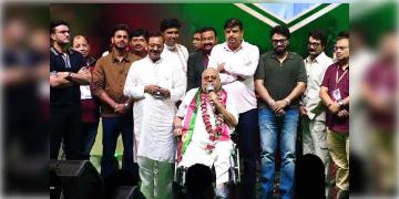 Read more about - Mohun Bagan | মোহনবাগান দিবস উপলক্ষে নেতাজি ইন্ডোরে চাঁদের হাট! উপস্থিত অরূপ বিশ্বাস-সৌরভ-টুটু বোস!