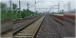 Read more about - Farakka Rail Line | মেরামতি প্রায় শেষ, ফারাক্কা থেকে কখন চলবে ট্রেন? জানালো রেল