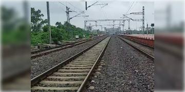 Read more about - Farakka Rail Line | মেরামতি প্রায় শেষ, ফারাক্কা থেকে কখন চলবে ট্রেন? জানালো রেল