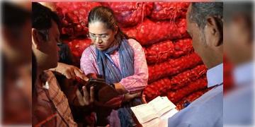 Read more about - Enforcement Branches | চিনির মূল্যবৃদ্ধি রোধে দ্রুত কড়া ব্যবস্থা, মুখ্যমন্ত্রীর হুঁশিয়ারির পরদিনই বাজারে হানা দিল ইবি!