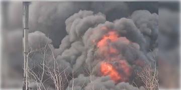 Read more about - Domjur Fire | ডোমজুড়ের ONGC কারখানায় বিধ্বংসী অগ্নিকান্ড! ঘটনাস্থলে দমকলের ১৫ টি ইঞ্জিন!