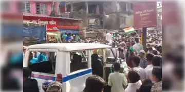 Read more about - Protest on Waqf Bill | ওয়াকফ সংশোধনী আইনের বিরোধিতায় উত্তপ্ত আমতলা-সুতি! পুলিশের গাড়িতে ভাঙচুর চালানোর অভিযোগ!