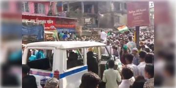 Read more about - Protest on Waqf Bill | ওয়াকফ সংশোধনী আইনের বিরোধিতায় উত্তপ্ত আমতলা-সুতি! পুলিশের গাড়িতে ভাঙচুর চালানোর অভিযোগ!