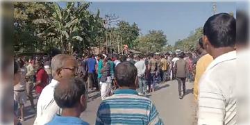 Read more about - Maynaguri । দুই ছাত্রীর শ্লীলতাহানির অভিযোগে রণক্ষেত্র ময়নাগুড়ি,  জনতার ওপর লাঠিচার্জ পুলিশের