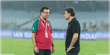 Read more about - ISL । সমর্থকদের নিউ ইয়ার গিফট! হায়দ্রাবাদের ম্যাচের টিকেট ফ্রি দেবেন  মোহনবাগান সচিব সঞ্জীব গোয়েঙ্কা