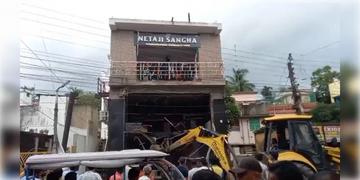 Read more about - Burdwan | স্বামী বিবেকানন্দের মূর্তি সরিয়ে বিরিয়ানির দোকান! বীরভূমে বুলডোজার দিয়ে বিল্ডিং গুঁড়িয়ে দিলো পৌরসভা