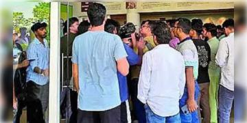 Read more about - Durgapur Gang Rape | দুর্গাপুরে ডাক্তারি পড়ুয়া গণধর্ষণকাণ্ডে পুলিশের জালে ৩, পলাতক ২