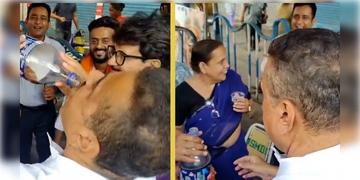 Read more about - Suvendu Adhikari | ভবানীপুরে তৃণমূলের ক্যাম্পে শুভেন্দু! খেলেন ঠান্ডা পানীয়, হাসিমুখে মেলালেন তৃণমূল কর্মী-সমর্থকদের সঙ্গে হাতও!