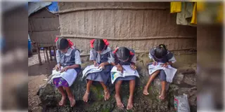 Read more about - Tribal Development | আদিবাসী পড়ুয়াদের ডিজিটাল শিক্ষায় আগ্রহী কেন্দ্র! সাহায্য পৌঁছচ্ছে ৬৮টি 'একলব্য' মডেল স্কুলে