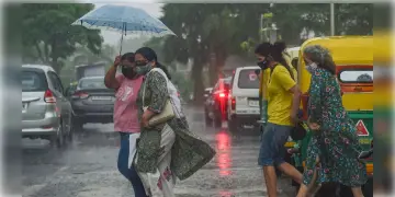 Read more about - কয়েকটি জেলায় রয়েছে বৃষ্টির পূর্বাভাস, গরম এর হাত থেকে কী রেহাই পাবে বঙ্গবাসী?