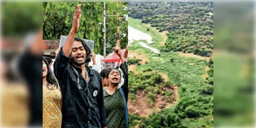 Read more about - Kancha Gachibowli | হায়দরাবাদে ৪০০ একর জঙ্গল সংরক্ষণের দাবিতে বিক্ষোভ, পড়ুয়াদের বিরুদ্ধে যাবতীয় কেস তুলে নিল তেলঙ্গনা সরকার!