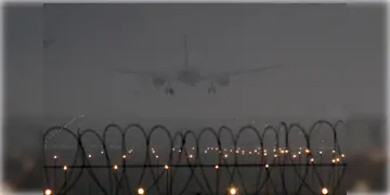 Read more about - Flight Delay | ফের বিমান বিভ্রাট! কুয়াশা আর দূষণের জেরে দিল্লি বাতিল প্রায় ১০০টি বিমান, বেল্ট সমস্যায় কলকাতা