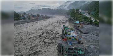 Read more about - Nepal Flash Flood | ফের ধেয়ে আসছে হড়পা বান? বন্যা পরিস্থিতির সৃষ্টি নেপালে! আতঙ্কে স্থানীয়রা