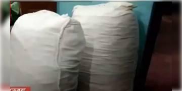 Read more about - ডেবরায় সব্জির গাড়িতে করে গাঁজা পাচারের চেষ্টা, গ্রেফতার করা হয় দুই মাদক পাচারকারীকে