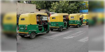 Read more about - অটো চলাচল বন্ধ রাখা হয়েছে উল্টোডাঙা-লেকটাউন রুটে, চরম দুর্ভোগে পড়তে হচ্ছে নিত্যযাত্রীদের