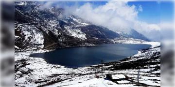 Read more about - Sikkim | পর্যটকদের জন্যে দুঃসংবাদ, প্রবল তুষারপাতের সিকিমের নাথু লা-নাথাং ভ্যালি-ছাঙ্গু লেকের রাস্তা বন্ধ হয়ে গেলো