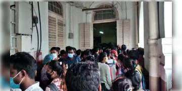 Read more about - পরীক্ষার ফলাফলে ভুল, কলকাতা বিশ্ববিদ্যালয়ের কন্ট্রোলার অব এগজামিনেশনের বাইরে বিক্ষোভ পড়ুয়াদের