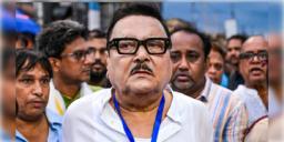 Read more about - Madan Mitra | মদন মিত্রের বাড়িতে পুলিশি হানা, বেআইনি নির্মাণের অভিযোগ উঠলো বিধায়কের বিরুদ্ধে