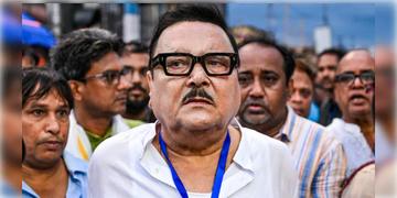 Read more about - Madan Mitra | মদন মিত্রের বাড়িতে পুলিশি হানা, বেআইনি নির্মাণের অভিযোগ উঠলো বিধায়কের বিরুদ্ধে