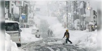 Read more about - প্রবল তুষারপাতের কবলে বিপর্যস্ত জাপান! বহু মানুষ রয়েছে ঘরবন্দি।                