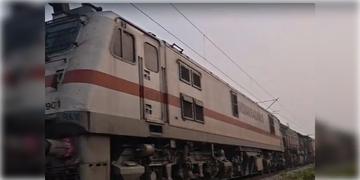 Read more about - Cooch Behar | তীব্র ঝাঁকুনির পর বিকট শব্দে থামল ট্রেন! কোচবিহারে আতঙ্কে হুড়োহুড়ি যাত্রীদের