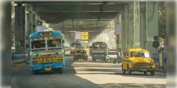 Read more about - ভাড়া বাড়ানোর দাবিতে একাধিক রুটে কিছু বাস অনির্দিষ্টকালের জন্য বন্ধ করল মালিকরা 