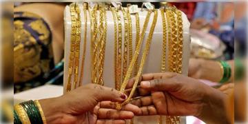 Read more about - Gold Price | গত ৩ দিনে ২৪ ক্যারেট সোনার দাম কমলো প্রায় ১৬ হাজার! ২২ ও ১৮ ক্যারেটের কত?