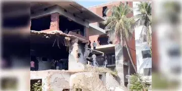 Read more about - Bangladesh | উত্তপ্ত পদ্মাপাড়ের বাংলাদেশ, বঙ্গবন্ধু মুজিবুরের ভাঙা বাড়ি ফের ভাঙচুর বিক্ষোভকারীদের