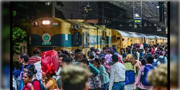 Read more about - Durga Puja Special Train | পুজো উপলক্ষে মিলবে অতিরিক্ত ট্রেন পরিষেবা, ১ অক্টোবর থেকে ৩০ নভেম্বর পর্যন্ত দেশে চলবে মোট ৬৫৫৬টি বিশেষ ট্রেন