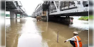 Read more about - Delhi | বাড়ছে যমুনার জলস্তর, দিল্লিতে সৃষ্টি বন্যা পরিস্থিতি, গুরুগ্রামে বন্ধ স্কুল-কলেজ-অফিস