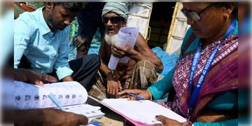 Read more about - Election Commission | এবার ভোটের ডিউটি পালন করবেন চিকিৎসকরাও, নির্বাচনের আগে বড় ঘোষণা কমিশনের!